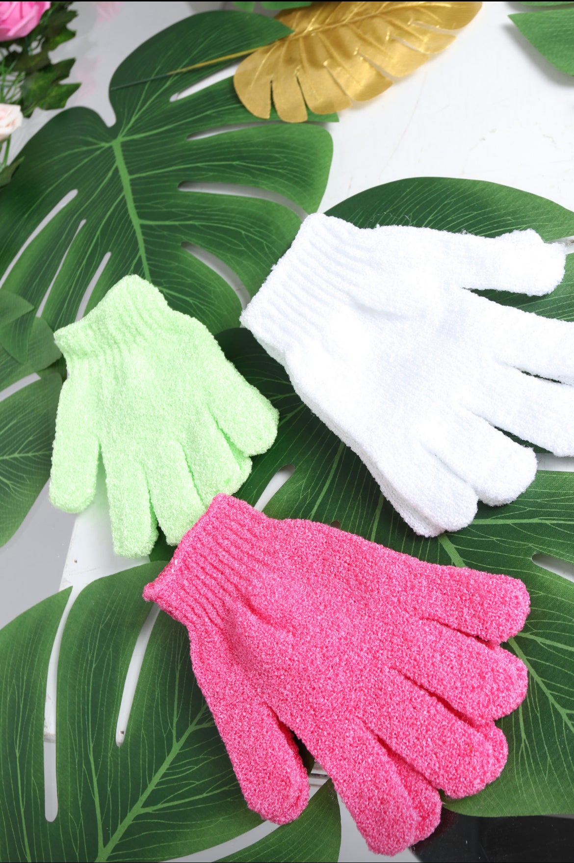 Exfoliating gloves