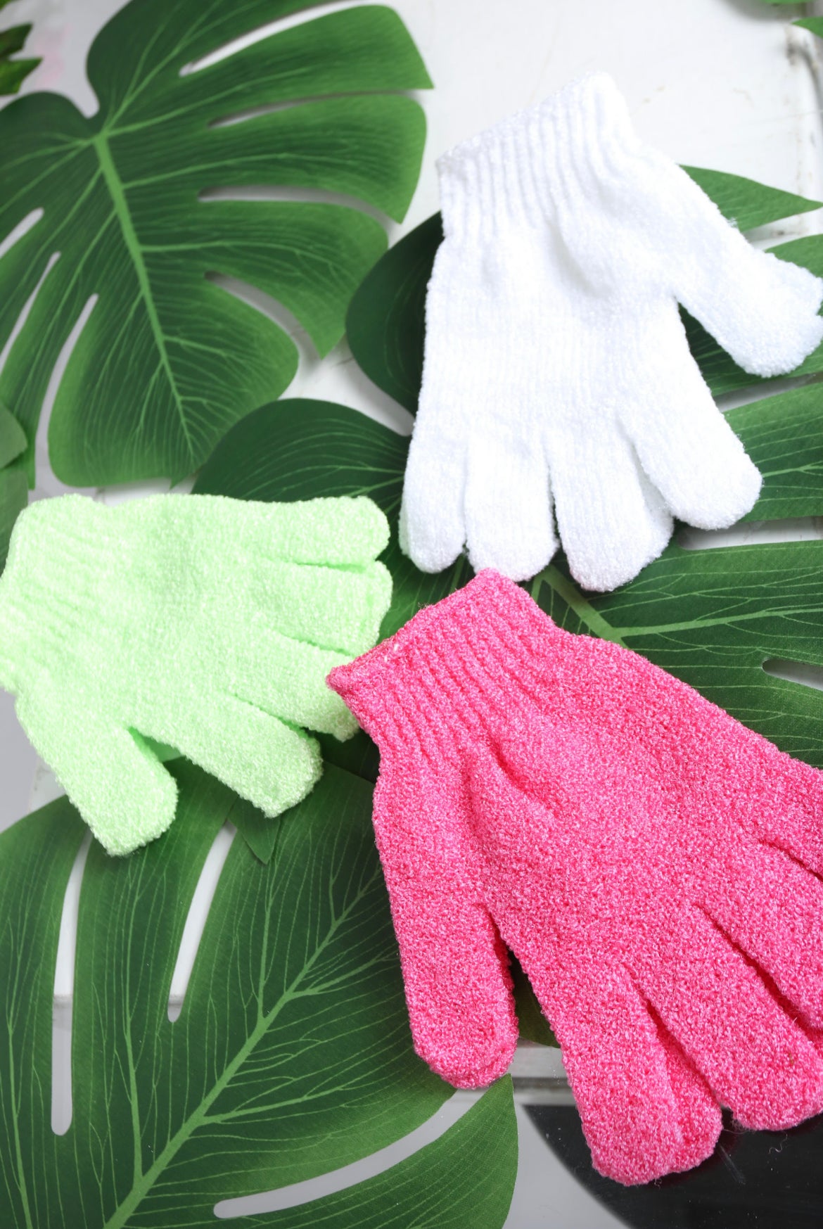 Exfoliating gloves
